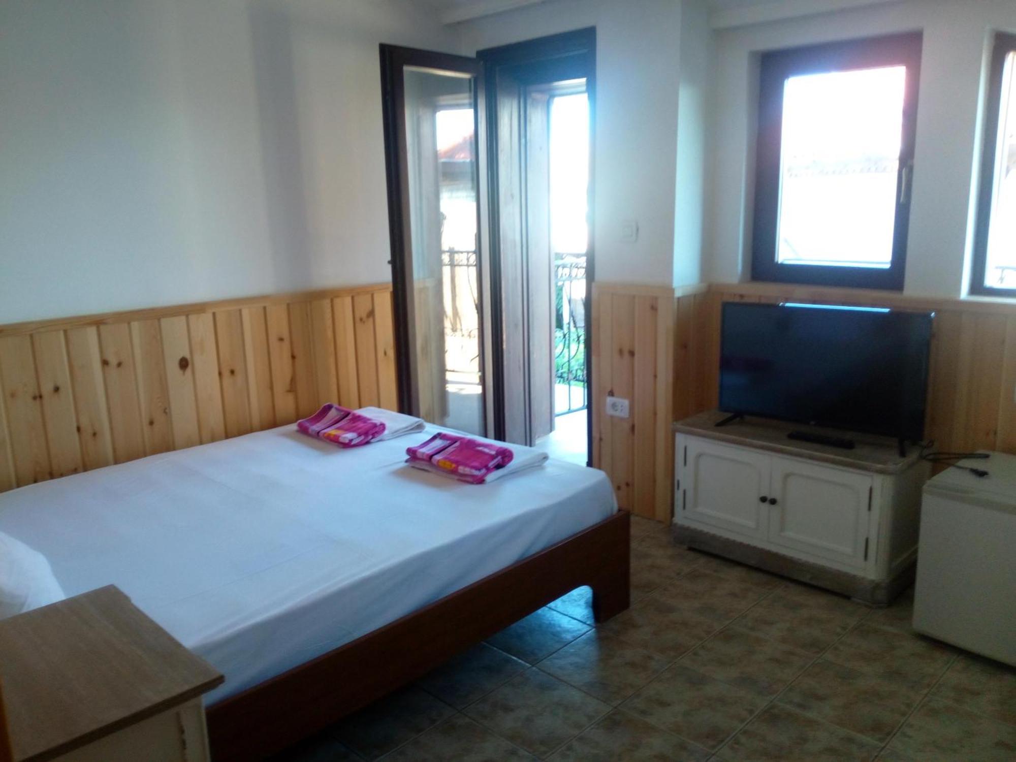 Рони Хотел Hotel Несебър Екстериор снимка